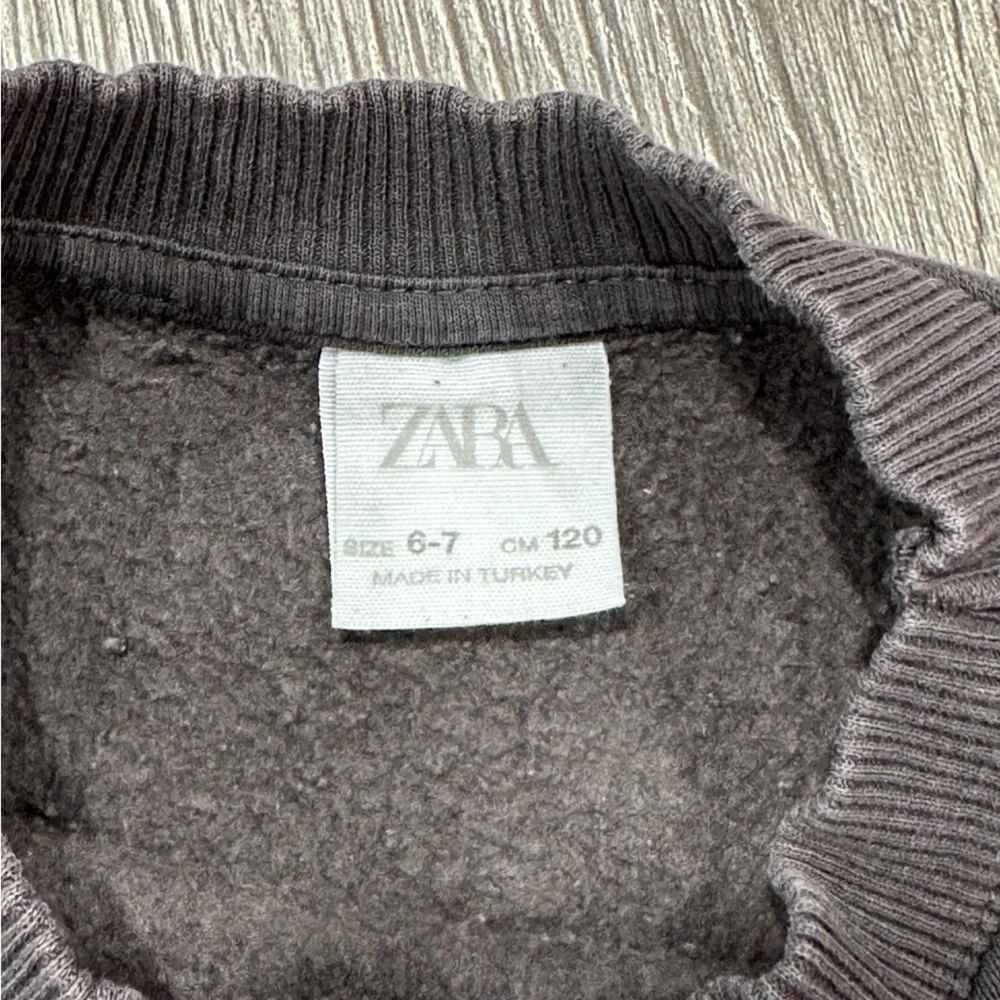 Zara Gray “Always Lost” Skull Graphic Sweatshirt, Size 6/7